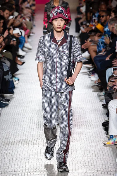 Look 8